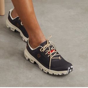 Like New LOEWE On Running Cloudventure black running shoes